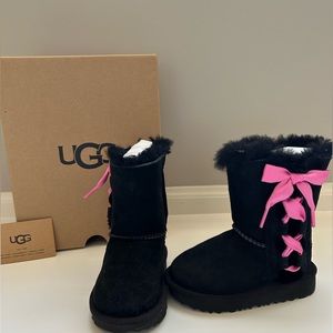 UGG T Pala boot Child size 6